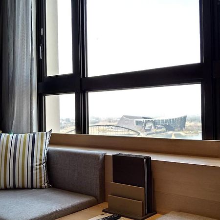 Taibao Evergreen Palace Hotel Chiayi מראה חיצוני תמונה A window seat