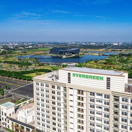 Taibao Evergreen Palace Hotel Chiayi מראה חיצוני תמונה Evergreen International Aviation headquarters