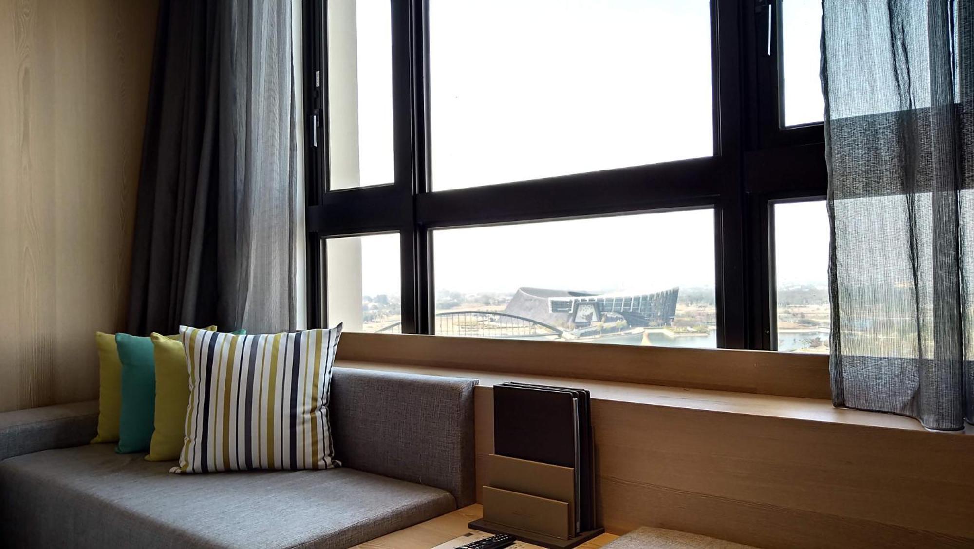 Taibao Evergreen Palace Hotel Chiayi מראה חיצוני תמונה A window seat